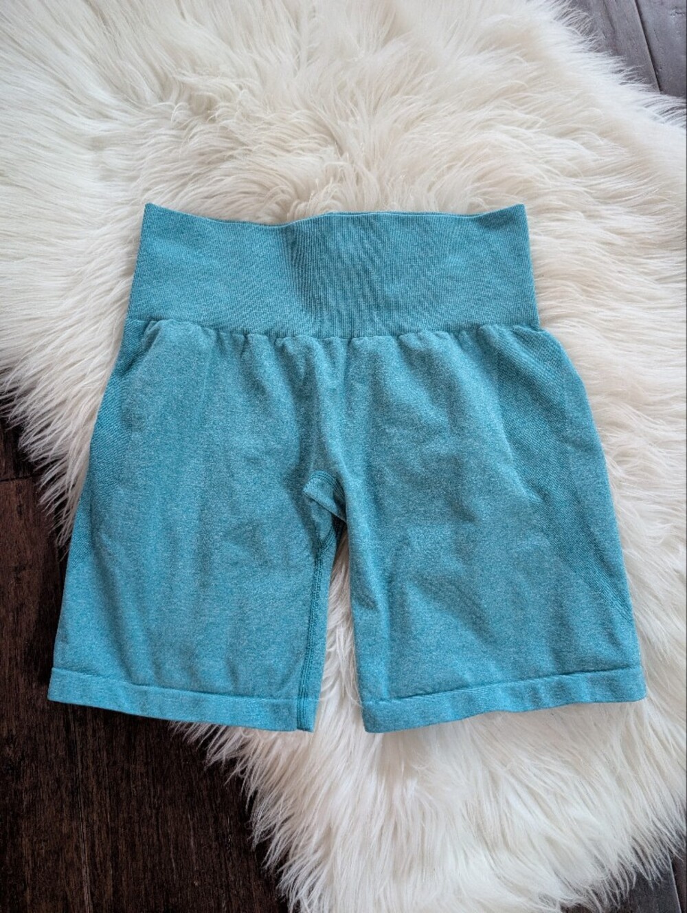 NVGTN Women's High Waisted Pro Seamless Shorts Scrunch Bum Green Size Small